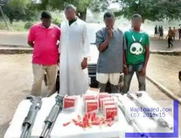 Police Intercepts Suspected Armed Robbers, Recovers 4 Pump Action Rifles (Photo)